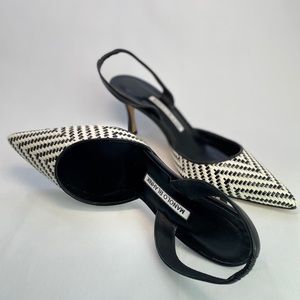 MANOLO BLAHNIK
Carolyne Raffia Slingbacks Pumps